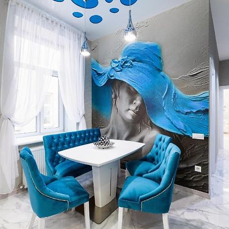 Rynok Square City Center Two Bedroom Apartment! Lviv Bagian luar foto