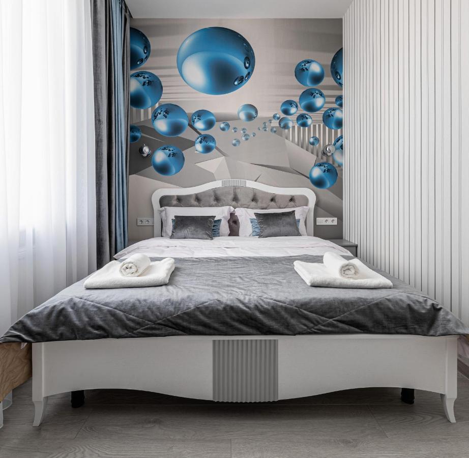 Rynok Square City Center Two Bedroom Apartment! Lviv Bagian luar foto