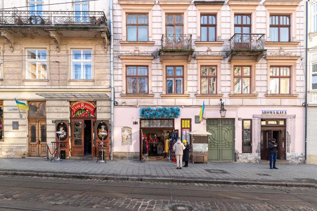 Rynok Square City Center Two Bedroom Apartment! Lviv Bagian luar foto