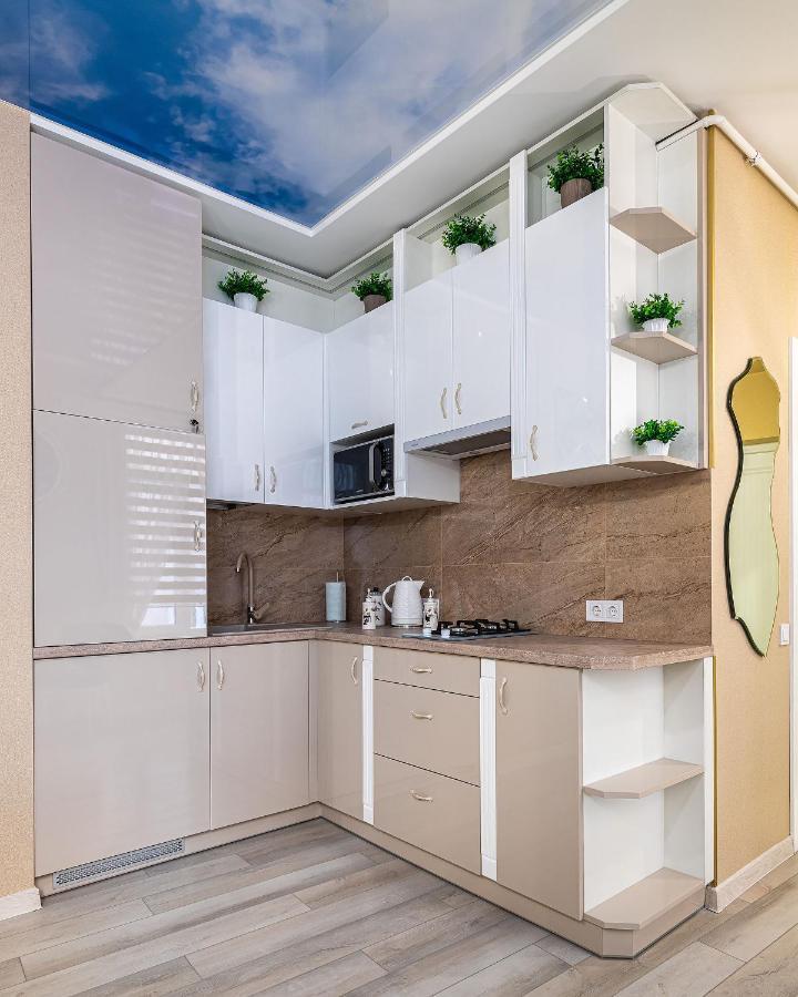 Rynok Square City Center Two Bedroom Apartment! Lviv Bagian luar foto