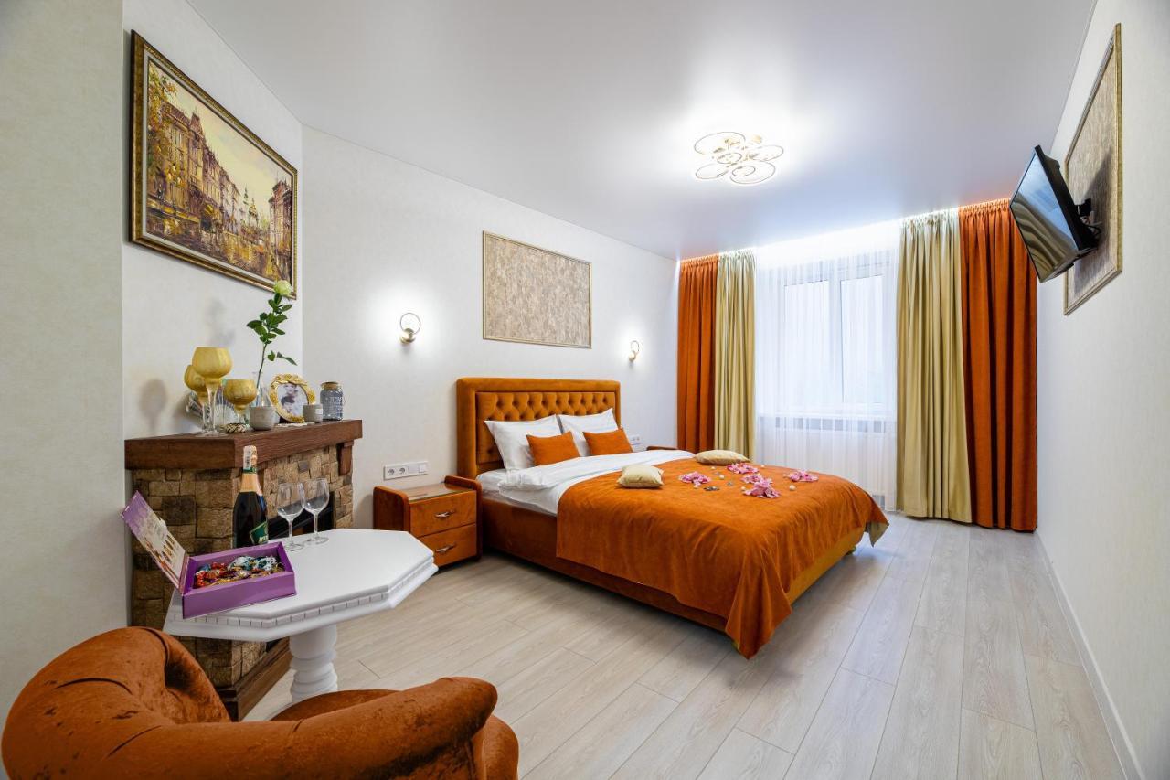 Rynok Square City Center Two Bedroom Apartment! Lviv Bagian luar foto