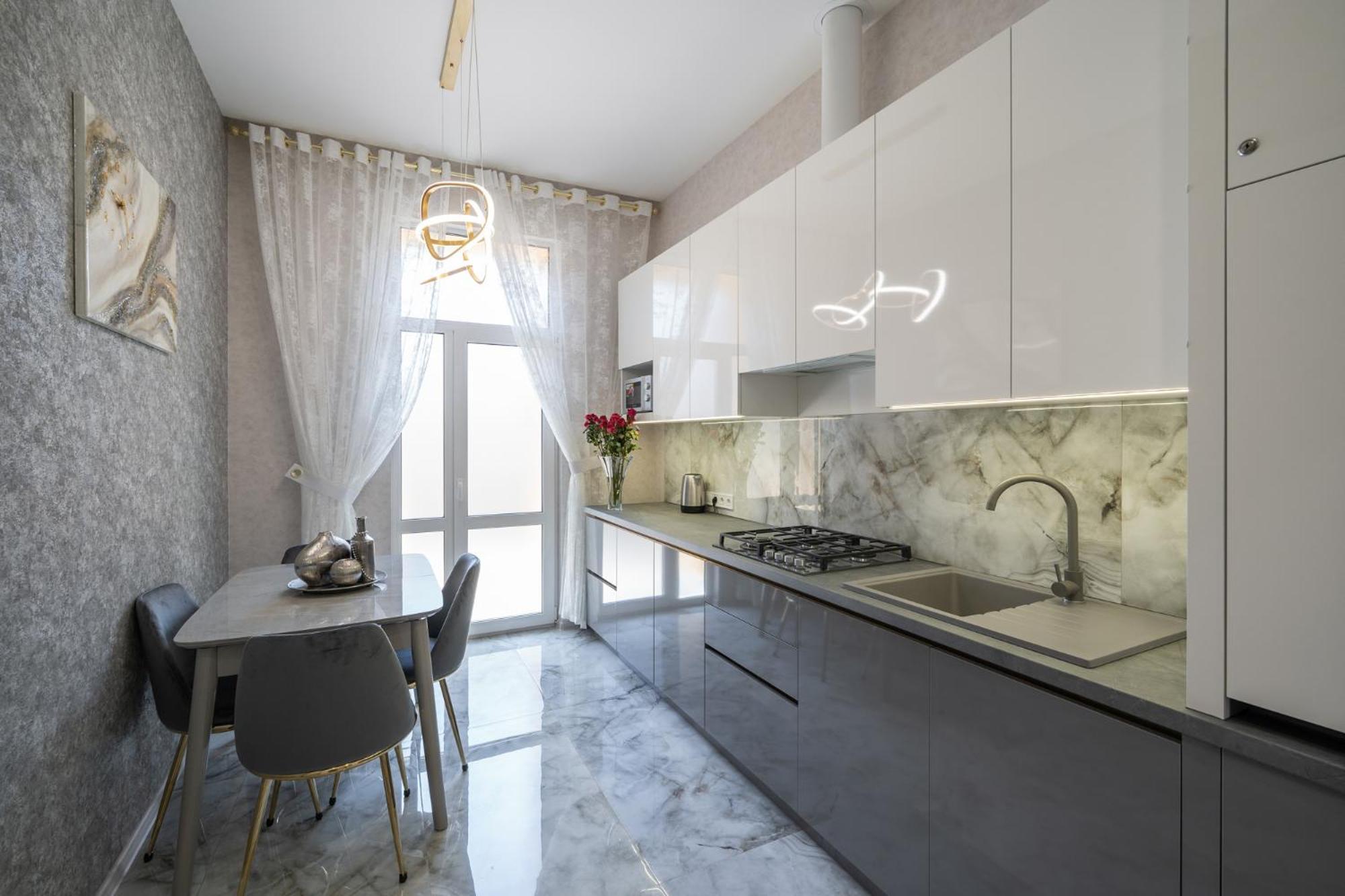 Rynok Square City Center Two Bedroom Apartment! Lviv Bagian luar foto