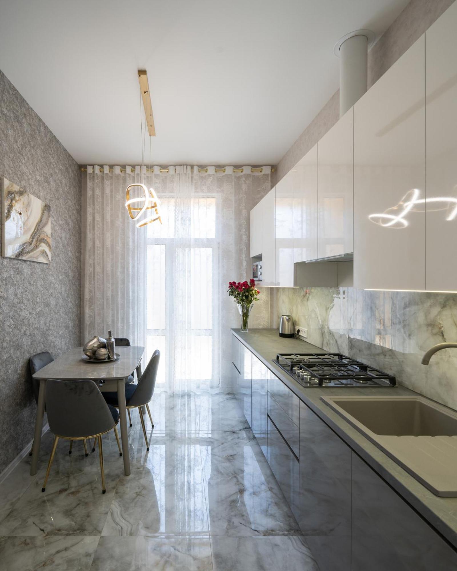 Rynok Square City Center Two Bedroom Apartment! Lviv Bagian luar foto